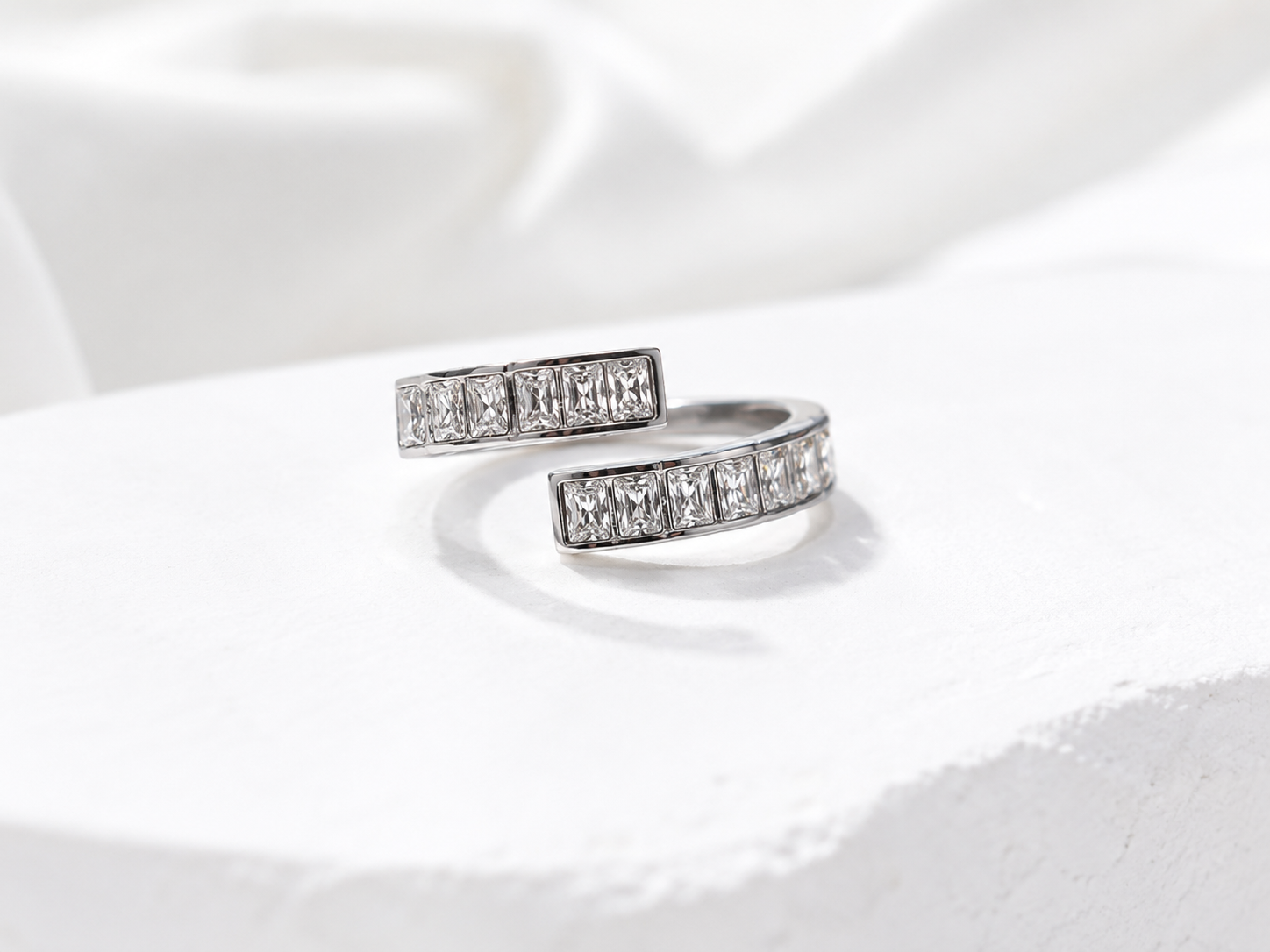 114 Luxe Glow Ring Silver - Image 1